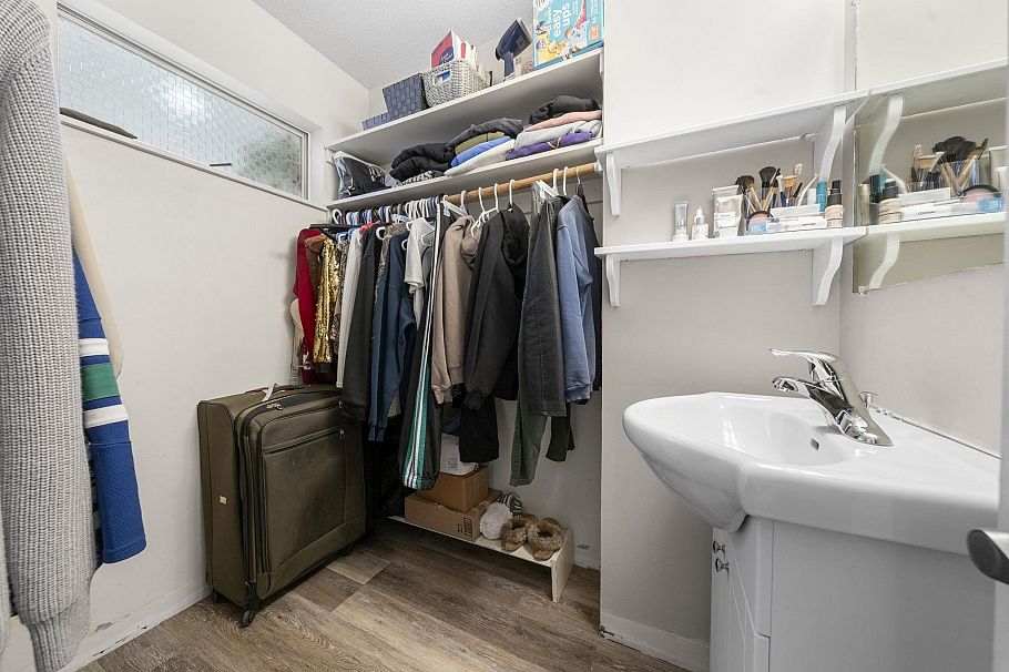 2315 Mountain Highway North Vancouver, BC - 25