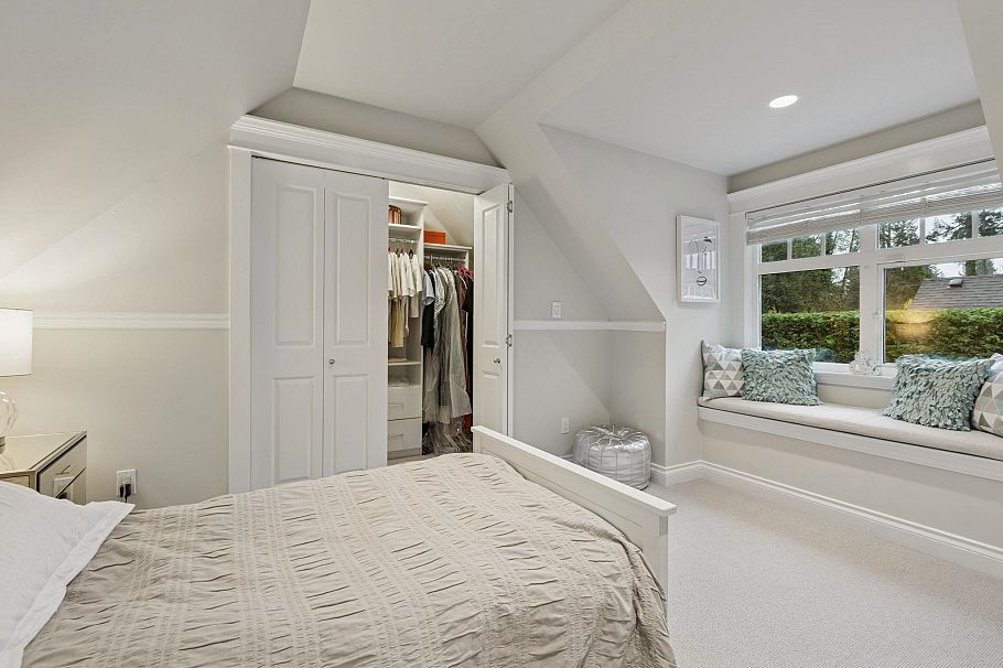 4081 Woodbury Avenue North Vancouver, BC - 32