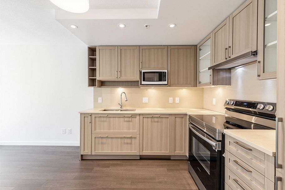 320 5665 Boundary Road Vancouver, BC - 4