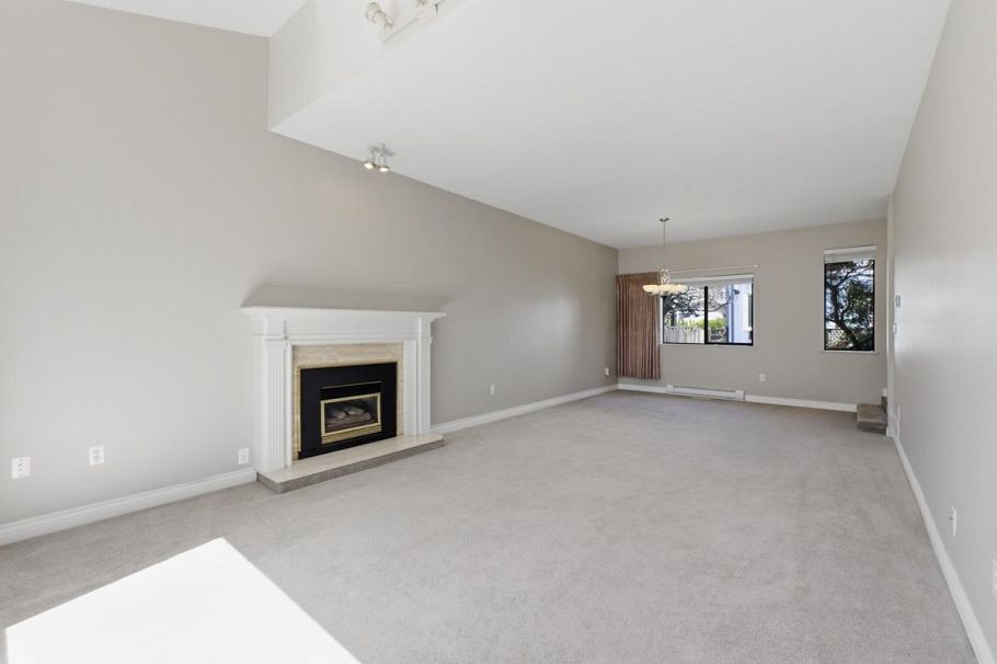 253 E 19th Street North Vancouver, BC - 19