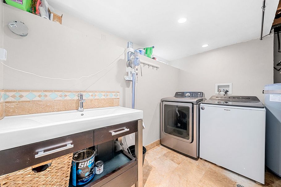 2315 Mountain Highway North Vancouver, BC - 38