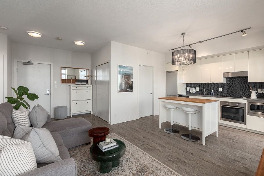 906 2788 Prince Edward Street Vancouver, BC - 2