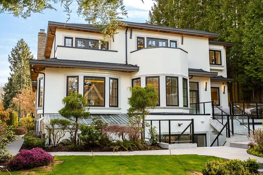 1203 W 38th Avenue Vancouver, BC - 38