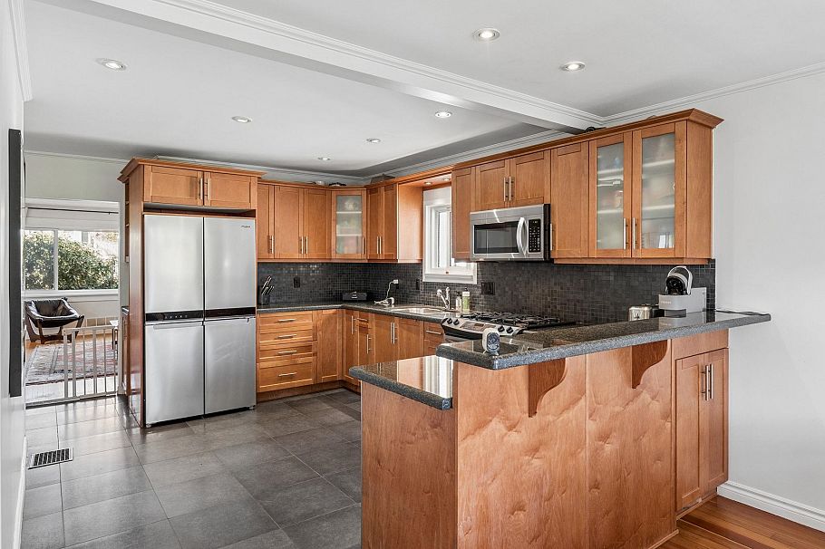 2486 Eton Street Vancouver, BC - 11