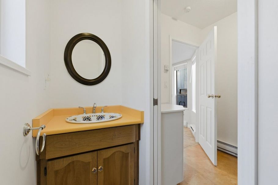 253 E 19th Street North Vancouver, BC - 33