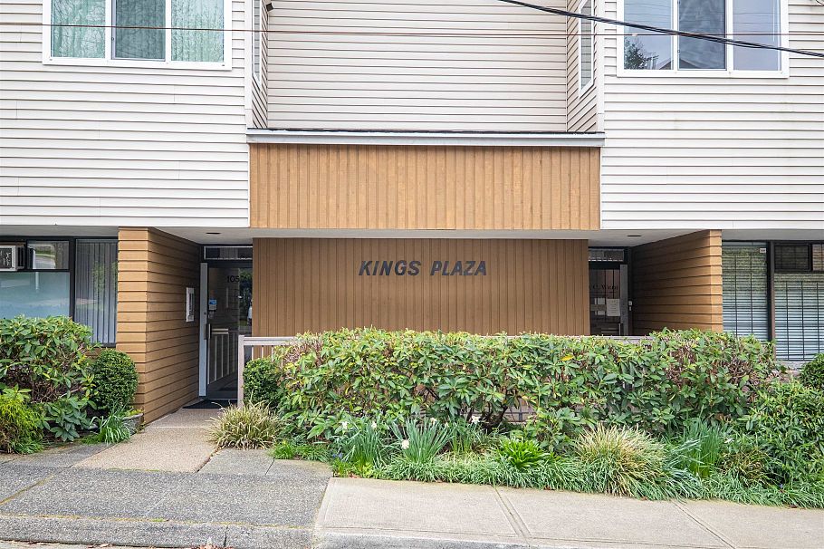 104 105 W Kings Road North Vancouver, BC - 2