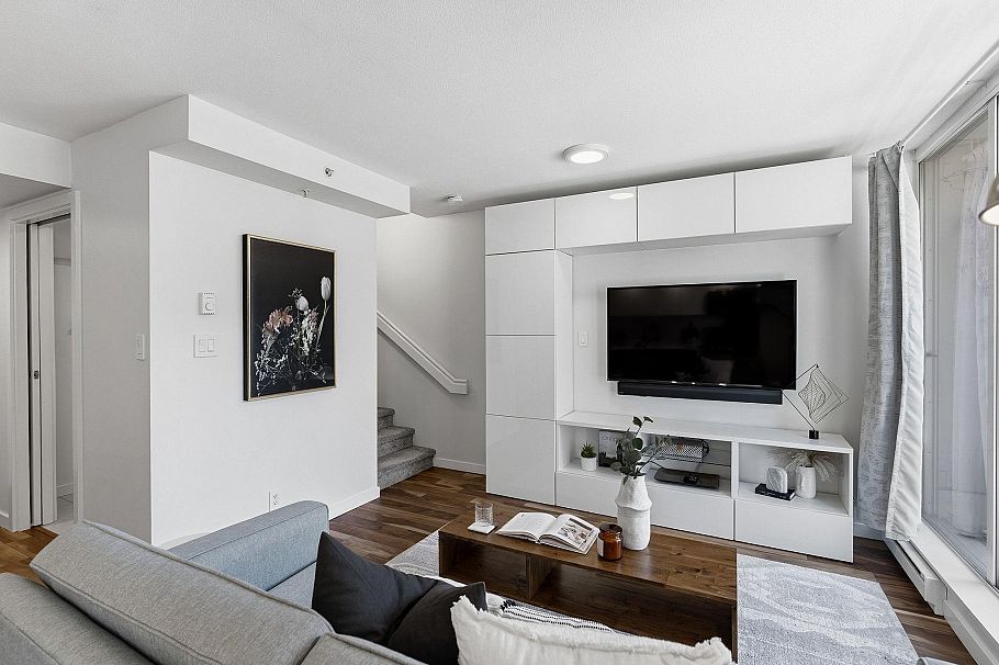 312 328 E 11th Avenue Vancouver, BC - 4