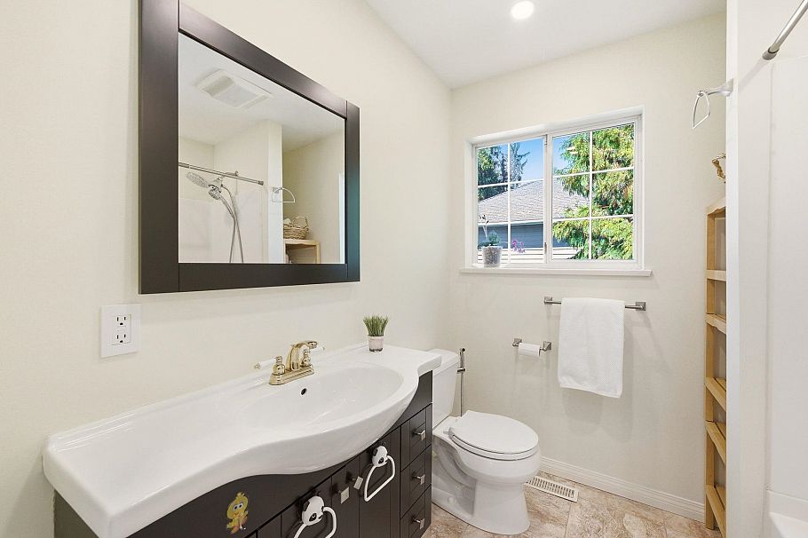 4063 Shone Road North Vancouver, BC - 27