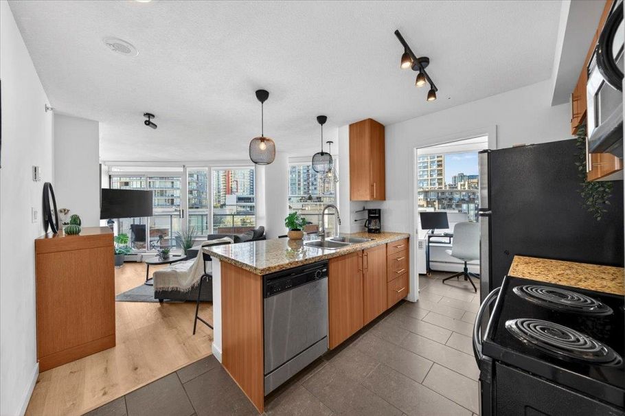 905 58 Keefer Place Vancouver, BC - 2