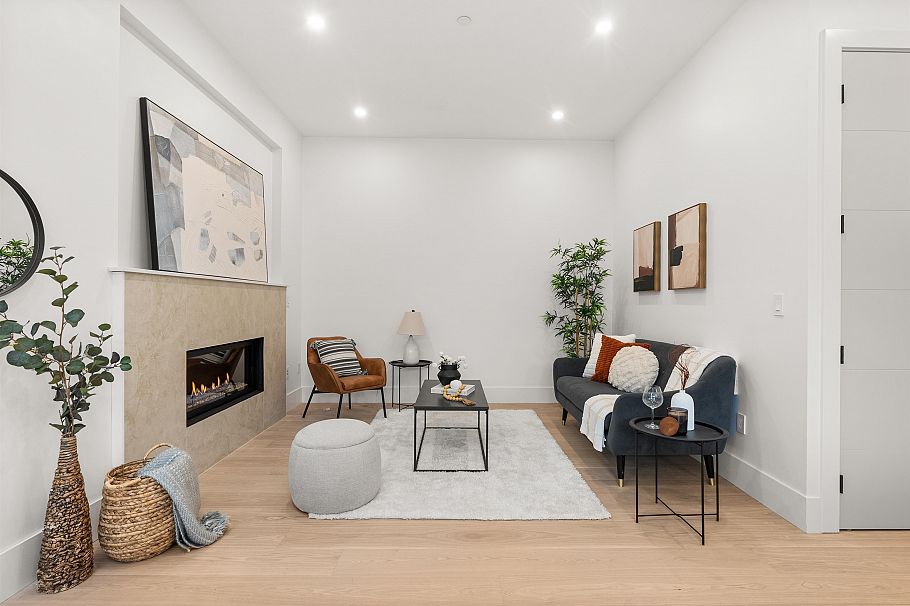 2 1822 E 14th Avenue Vancouver, BC - 1
