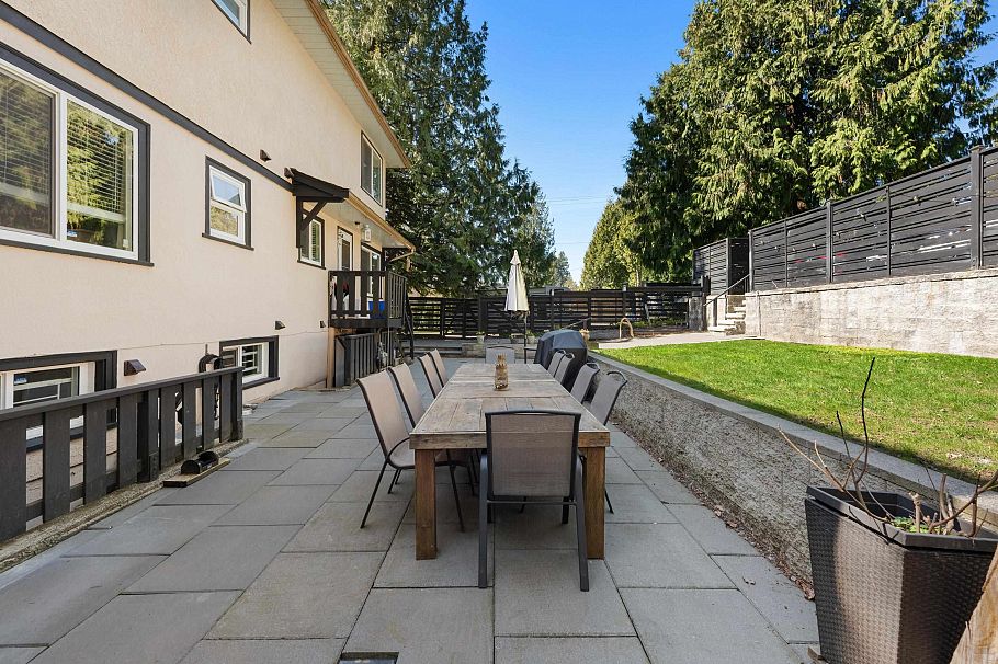 300 E 25th Street North Vancouver, BC - 23