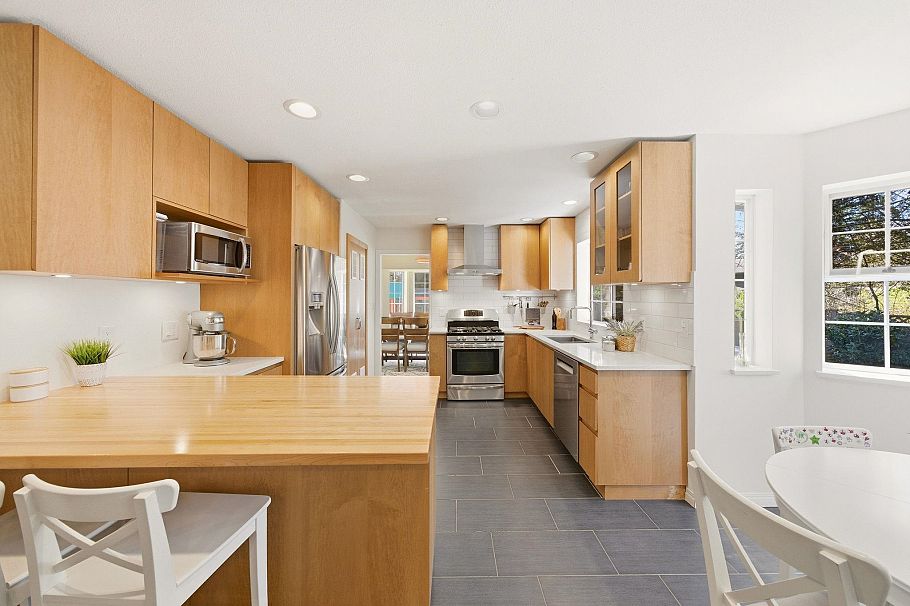 4063 Shone Road North Vancouver, BC - 11