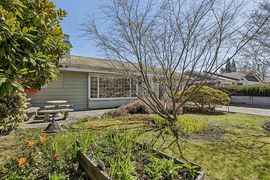 1222 Rosewood Crescent North Vancouver, BC - 1