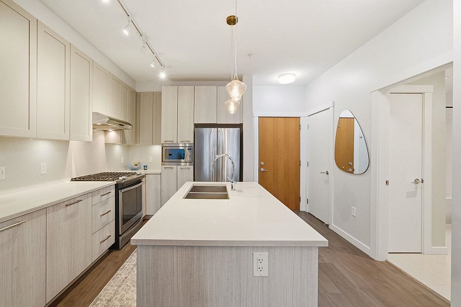 304 123 W 1st Street North Vancouver, BC - 7