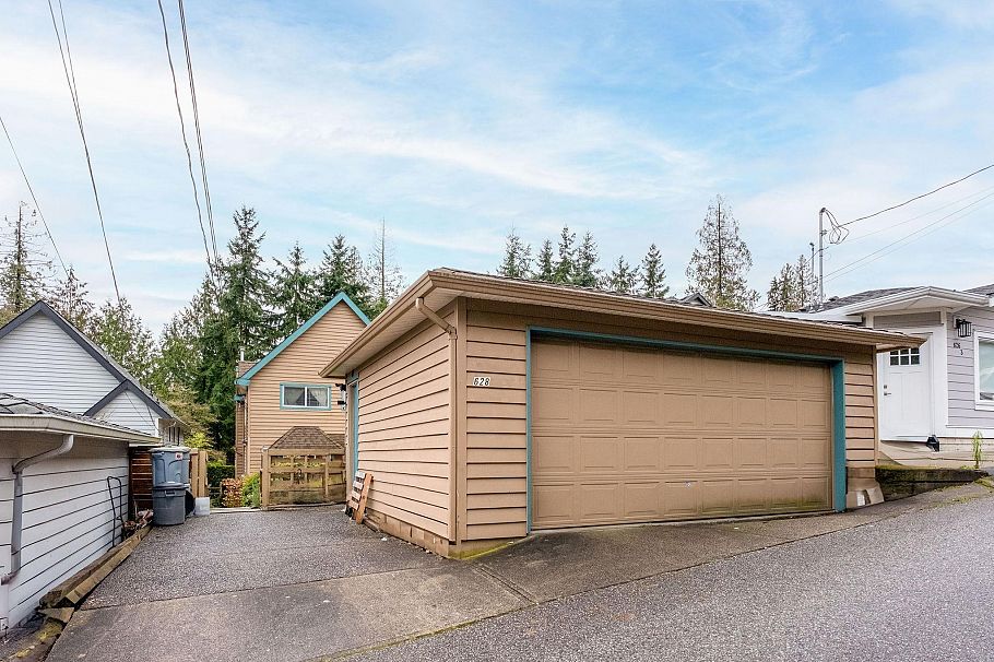 628 E 21st Street North Vancouver, BC - 26