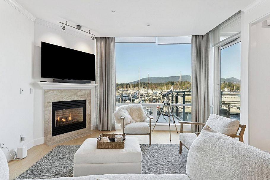 103 323 Jervis Street Vancouver, BC - 1