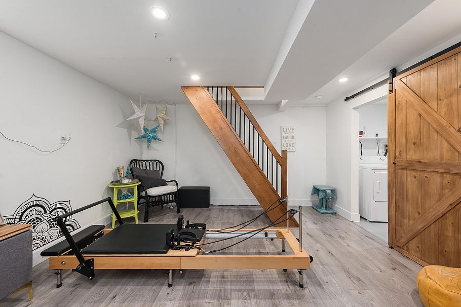 300 E 25th Street North Vancouver, BC - 38