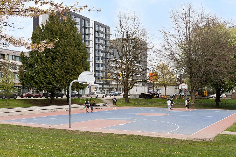 4826 Duchess Street Vancouver, BC - 35