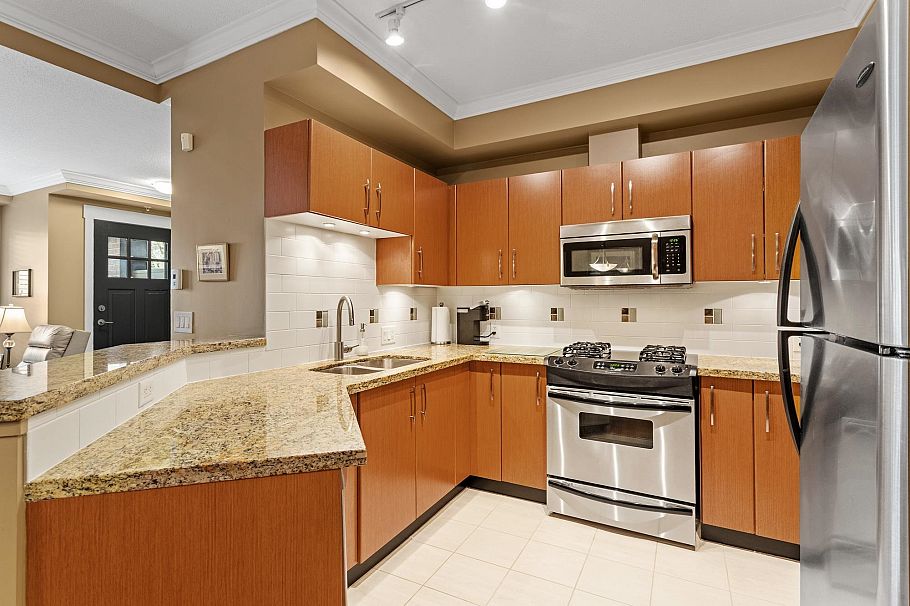 6238 Logan Lane Vancouver, BC - 8