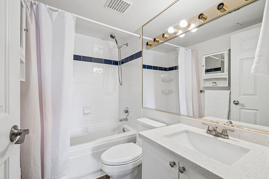 308 688 E 16th Avenue Vancouver, BC - 11