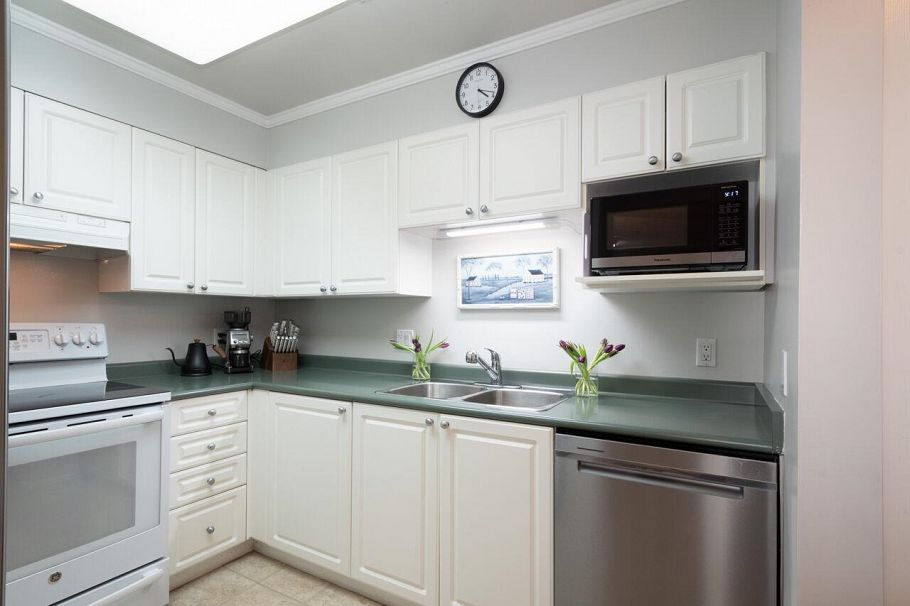 P03 223 Mountain Highway North Vancouver, BC - 13