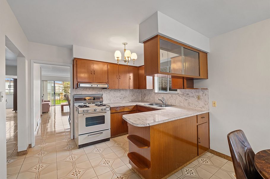 2663 Dundas Street Vancouver, BC - 11