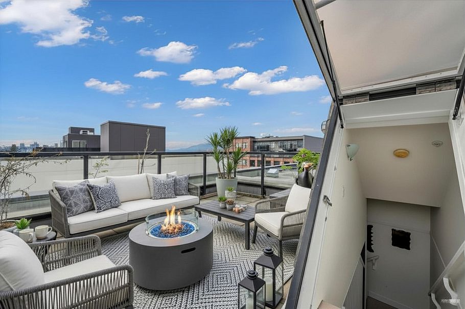 PH20 2150 E Hastings Street Vancouver, BC - 1