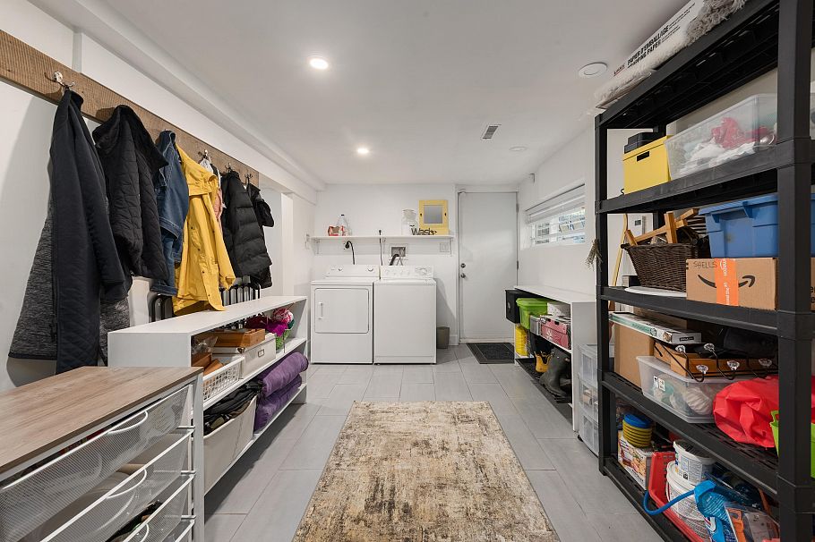 300 E 25th Street North Vancouver, BC - 39