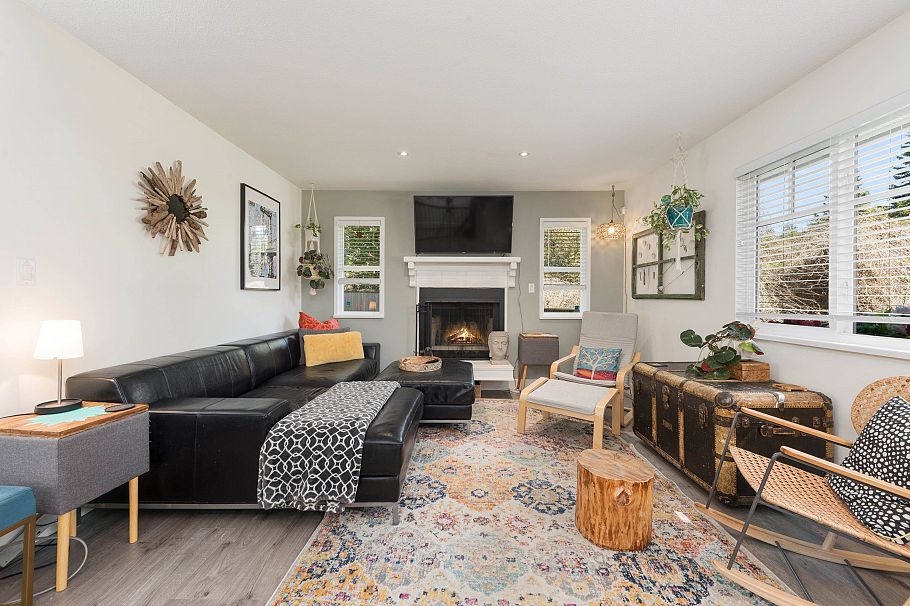 300 E 25th Street North Vancouver, BC - 30