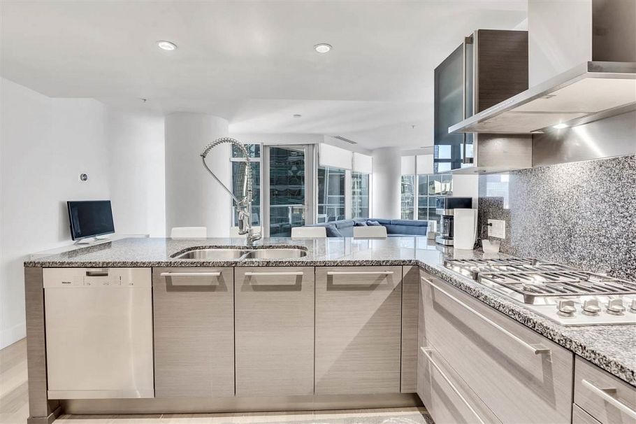 2208 1111 Alberni Street Vancouver, BC - 3