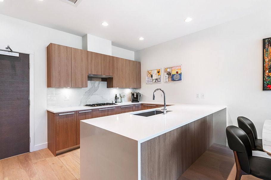 2765 Mountain Highway North Vancouver, BC - 9