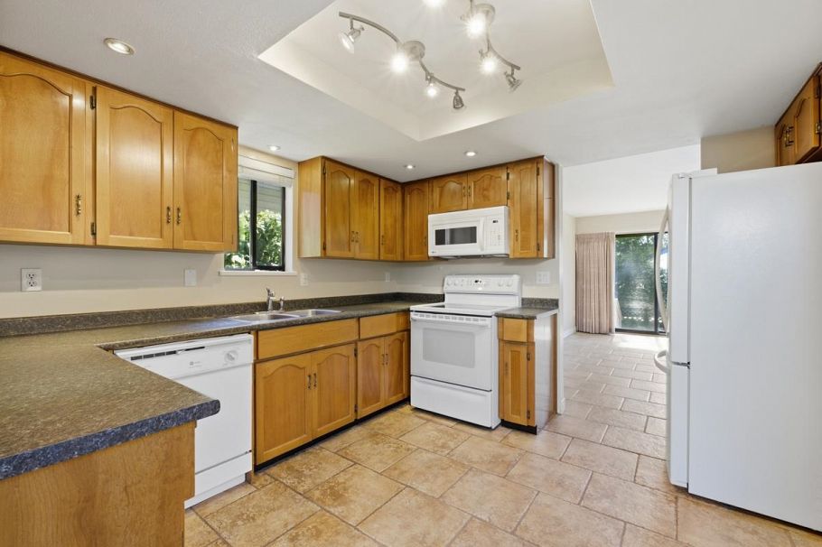 253 E 19th Street North Vancouver, BC - 17
