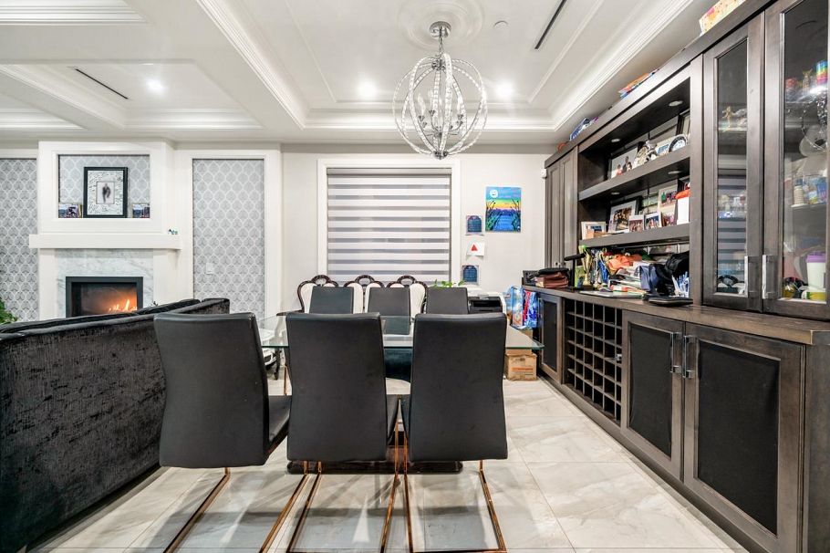 1176 E 60th Avenue Vancouver, BC - 2