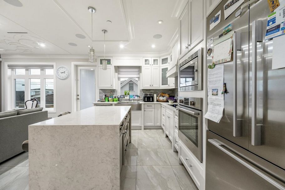 1176 E 60th Avenue Vancouver, BC - 9