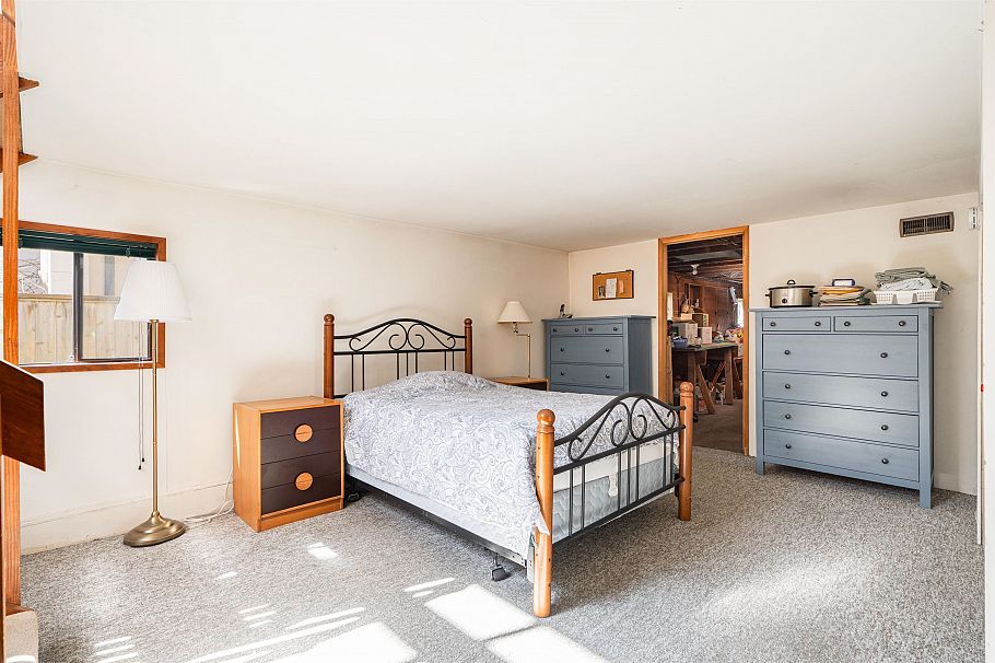 2129 W 47th Avenue Vancouver, BC - 24