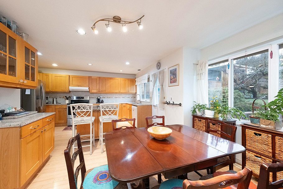 628 E 21st Street North Vancouver, BC - 11