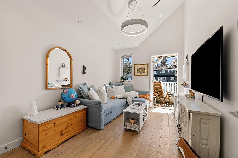 1136 E 16th Avenue Vancouver, BC - 25