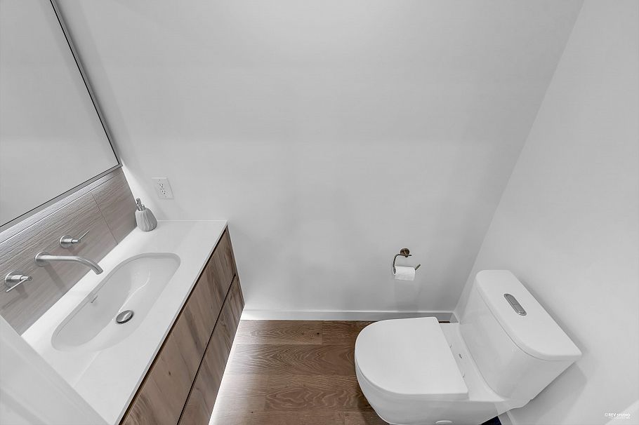 659 W 30th Avenue Vancouver, BC - 22