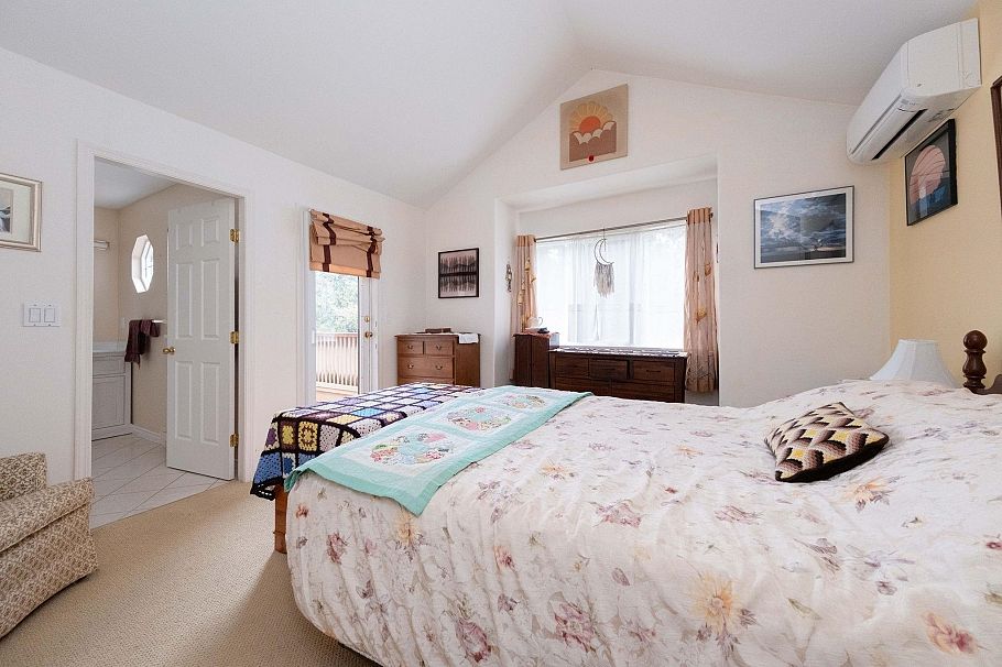 628 E 21st Street North Vancouver, BC - 16