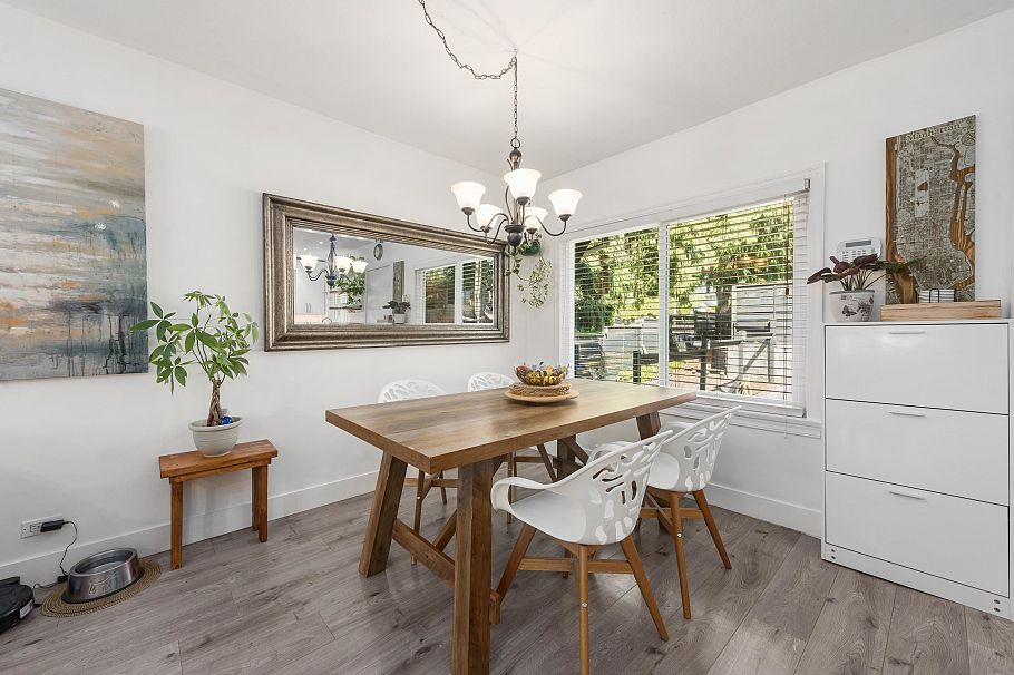 300 E 25th Street North Vancouver, BC - 9