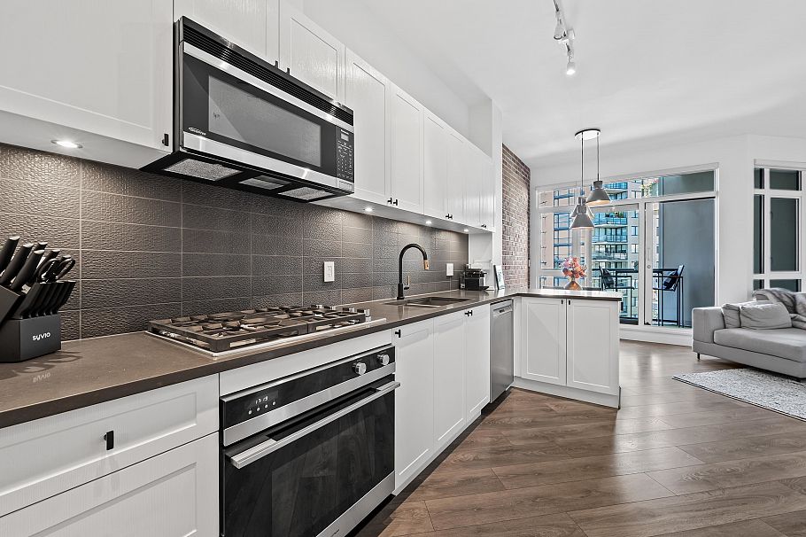 305 105 W 2nd Street North Vancouver, BC - 4