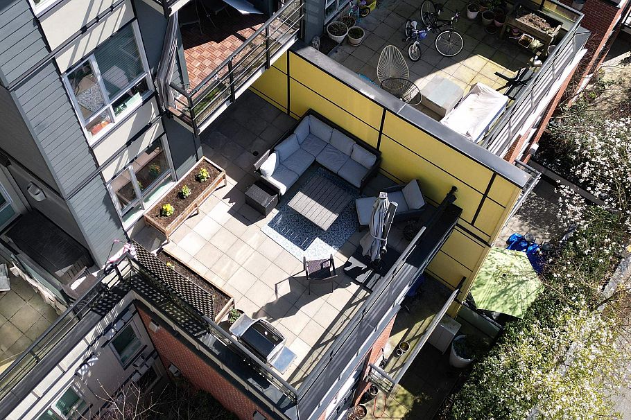 205 2889 E 1st Avenue Vancouver, BC - 1