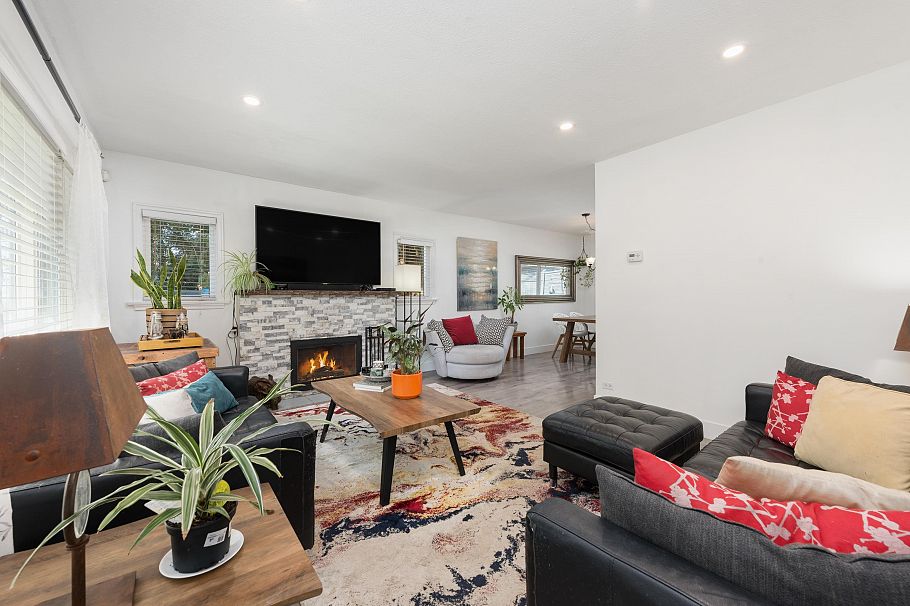 300 E 25th Street North Vancouver, BC - 5