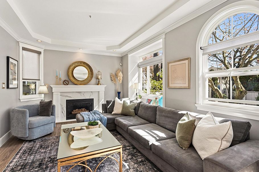 2855 W 16th Avenue Vancouver, BC - 2