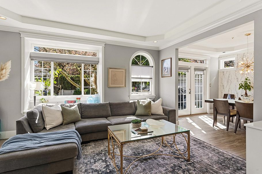 2855 W 16th Avenue Vancouver, BC - 1