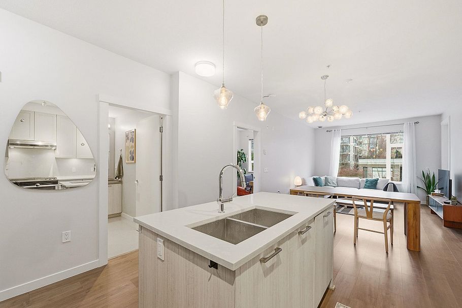 304 123 W 1st Street North Vancouver, BC - 6