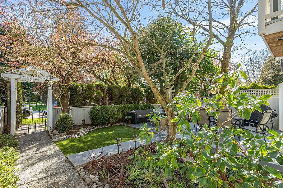 2855 W 16th Avenue Vancouver, BC - 24