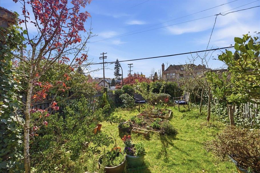 706 W 24th Avenue Vancouver, BC - 32