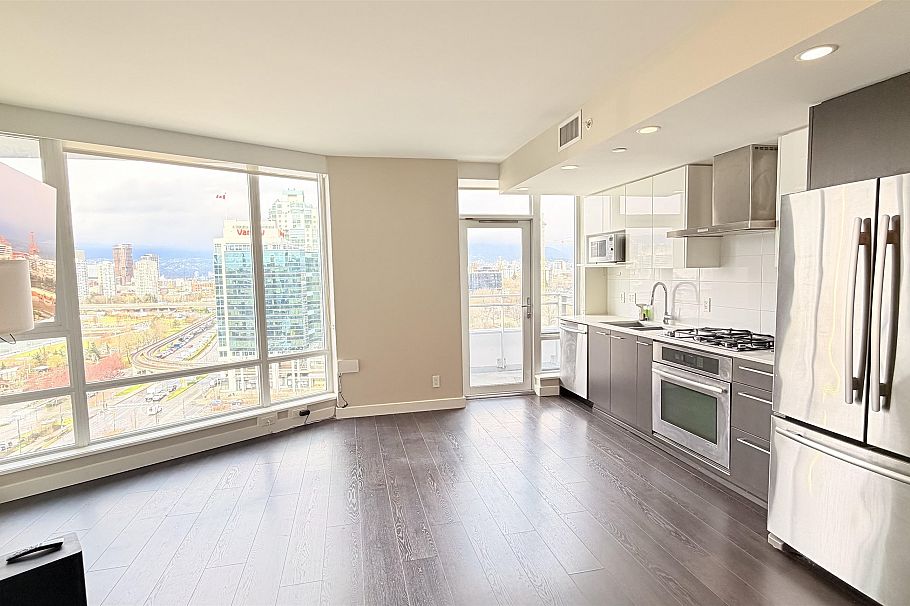 2015 1618 Quebec Street Vancouver, BC - 2