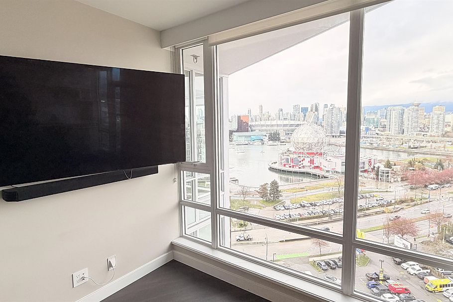 2015 1618 Quebec Street Vancouver, BC - 3